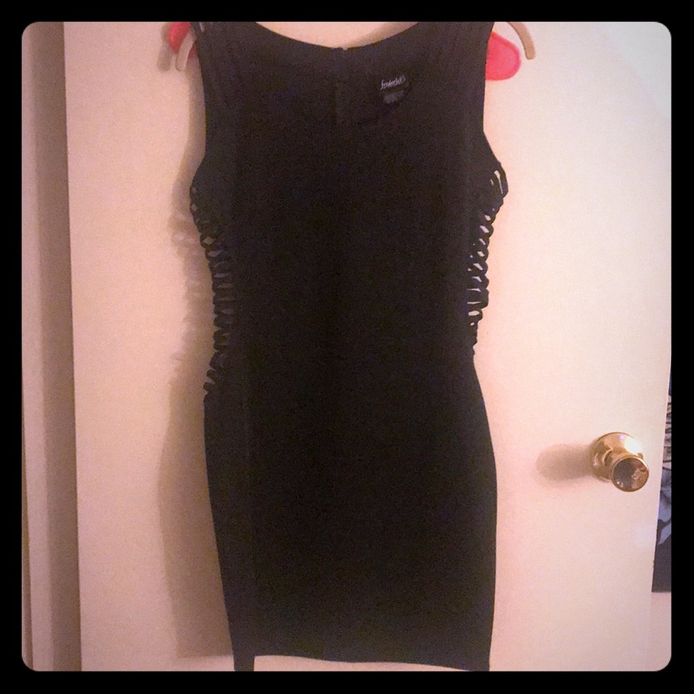 Strappy side dress